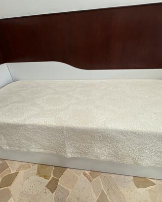Letto singolo contenitore usato poco