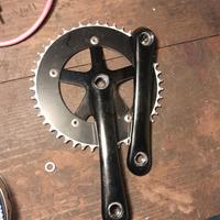 Guarnitura e pedali per scatto fisso