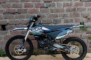moto pista 250 4t  e accessori 