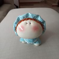 Salvadanaio in ceramica bambina con cappellino h14
