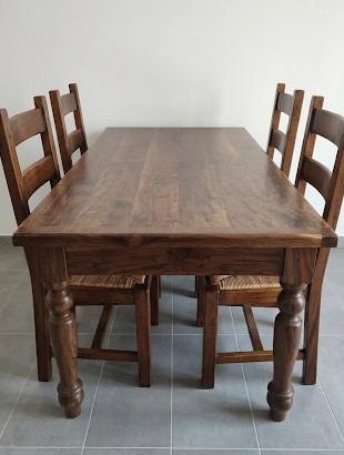Tavolo artigianale in legno di castagno e sedie