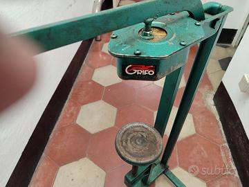 Tappatrice a colonna 