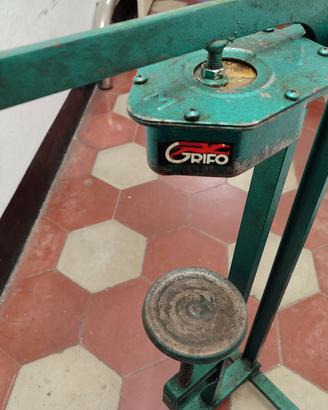 Tappatrice a colonna 
