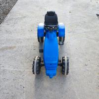 Trattorino giocattolo a pedali