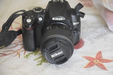 Nikon D5000 + 18-55mm + 3 batterie e caricatore