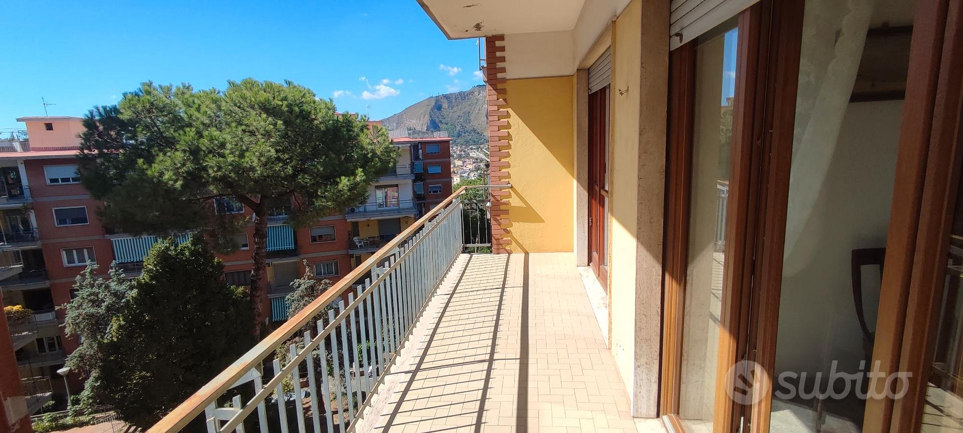 Apartment in Napoli, San Ferdinando, Municipalità 1 - More