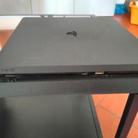 PlayStation 4 con accessori e videogiochi 