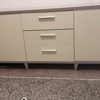 Comodino con cassette