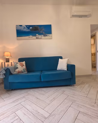 a un passo dal mare con posto auto 
