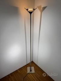 Piantana Papillona AFRA TOBIA SCARPA per FLOS