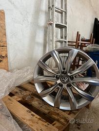 Cerchi in lega 18 pollici t-roc