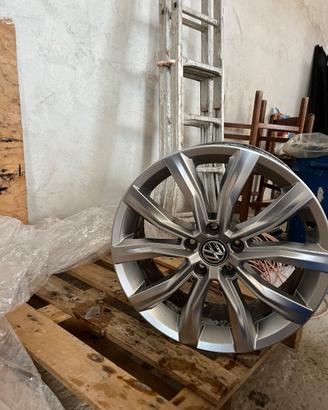 Cerchi in lega 18 pollici t-roc