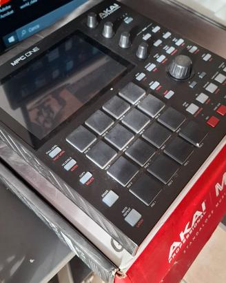 AKAI MPC ONE USATO SOLO IN STUDIO