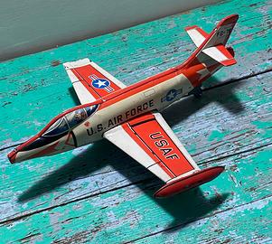 Aereo in latta vintage