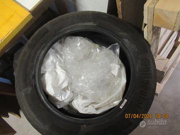 Treno di gomme gomme auto estive