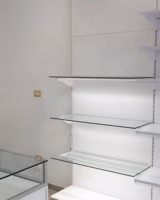 Scaffale espositore con led