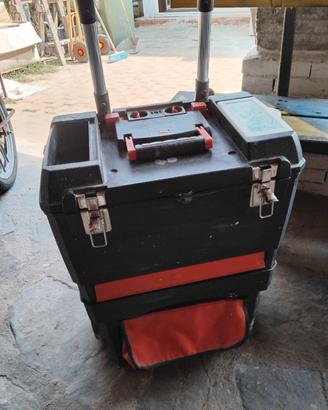 carrello portaatrezzi