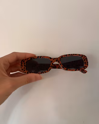 Occhiali da sole con stampa leopardata
