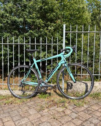 Bici da corsa in carbonio Bianchi Intrepida