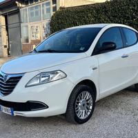 Lancia Ypsilon 0.9 TwinAir 85 CV 5 porte Metano Ec
