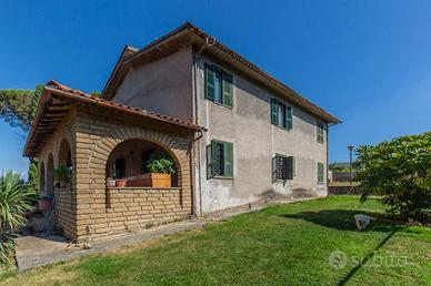 Villa di 228 m² con più di 5 locali a Roma