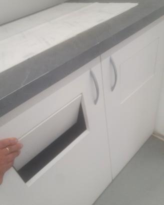 Retrobanco in legno costruito artigianalmente