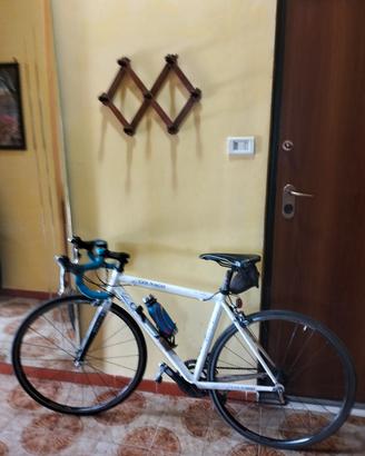 bici da corsa Colnago del 2007.