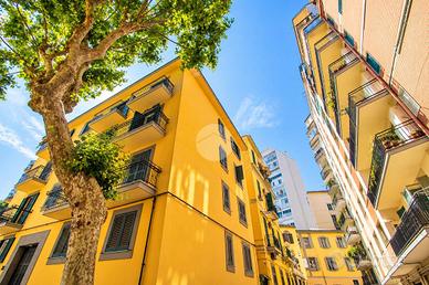 2 LOCALI A NAPOLI
