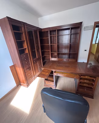 Libreria completa di scrivania in legno di ciliegi