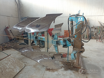 Aratro bivomere variabile idraulico Azzini