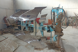 Aratro bivomere variabile idraulico Azzini