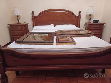 Letto color noce con doghe