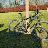 MTB Biciletta CUBE