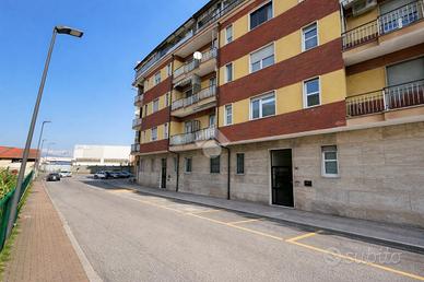 2 LOCALI A RIVALTA DI TORINO