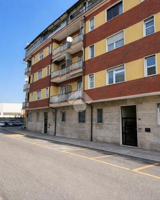 2 LOCALI A RIVALTA DI TORINO