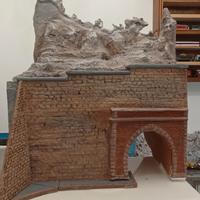 Portale con galleria ,muro e roccia .Scala H0