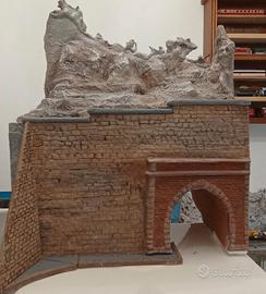 Portale con galleria ,muro e roccia .Scala H0