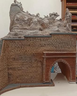 Portale con galleria ,muro e roccia .Scala H0
