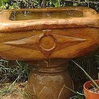 vasca in pietra con piede.