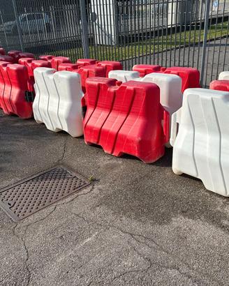 Barriere New Jersey in PVC usate