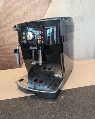 Macchina caffè Delonghi Magnifica S