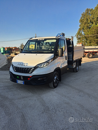 Iveco daily 35c16 con gru