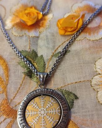 Collana vichinga con ciondolo simbolo Vegvísir
