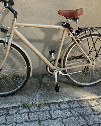 City Bike / Bicicletta da passeggio elegante beige