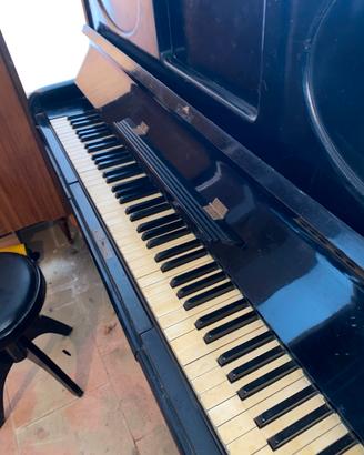 Pianoforte Zari – da restaurare, €400 trattabili