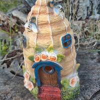 Casa lampada solare casa delle api