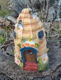 Casa lampada solare casa delle api