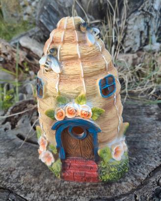 Casa lampada solare casa delle api