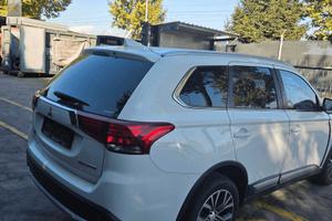 MITSUBISHI OUTLANDER DEL 2017 PER RICAMBI