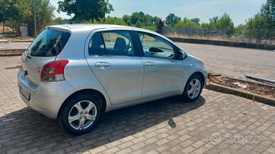 TOYOTA Yaris - 2011